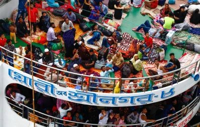 The Eid rush started to peak on Monday morning as thousands of people got on trains, buses and launches to go home for the holidays Mehedi Hasan/Dhaka Tribune