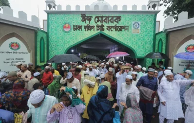 Thousands of devotees thronged mosques, Eidgahs and makeshift prayer venues to offer Eid prayers - despite the intermittent rain that has showered the country since Wednesday, June 5, 2019 | Rajib Dhar/Dhaka Tribune