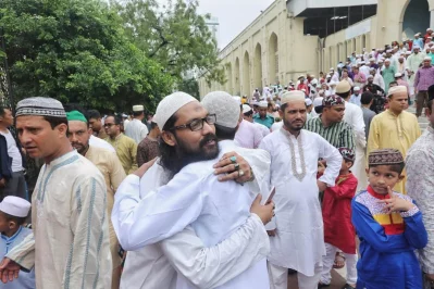 Thousands of devotees thronged mosques, Eidgahs and makeshift prayer venues to offer Eid prayers - despite the intermittent rain that has showered the country since Wednesday, June 5, 2019 | Rajib Dhar/Dhaka Tribune