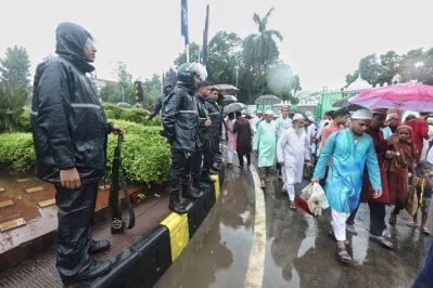 Thousands of devotees thronged mosques, Eidgahs and makeshift prayer venues to offer Eid prayers - despite the intermittent rain that has showered the country since Wednesday, June 5, 2019 | Rajib Dhar/Dhaka Tribune