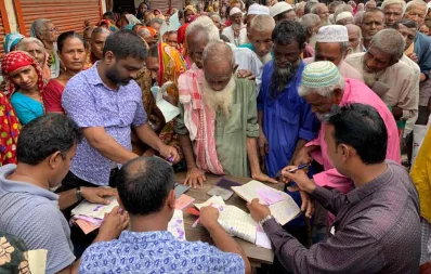 People gather around a public servant to collect their monthly allowances Syed Zakir Hossain/Dhaka Tribune
