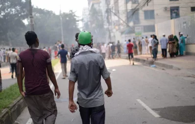 Agitated Bihari residents charging towards the police during the clash in Moahmmadpur Geneva Camp in Dhaka on Saturday, October 5, 2019 Mahmud Hossain Opu/ Dhaka Tribune