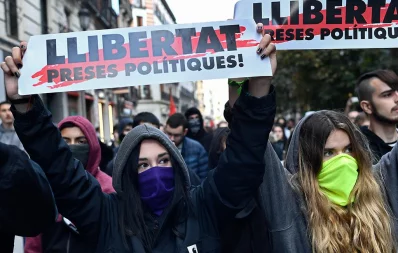 Protesters hold banners reading in Catalan Freedom for politic prisoners! during a pro-amnesty demonstration called by Madrids Anti-repression Movement and demanding total amnesty and the defence of democratic rights and freedoms in Madrid on October 19, 2019 /AFPn