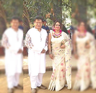 Pijush Bandyopadhyay and wife, Jayosree Kar Jaya pose together on Nabami |nFacebook