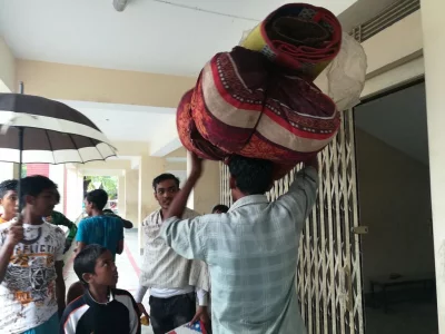 Families take shelter during cyclone in Bagerhat Dhaka Tribune