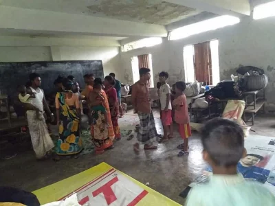 Families take shelter during cyclone in Noakhali Dhaka Tribune