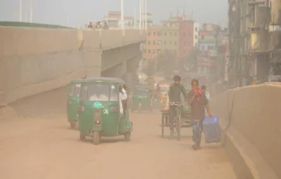 People commuting in the dust filled environment on the roads in Dhaka  on Monday, November 25, 2019Mehedi Hasan/Dhaka Tirbune