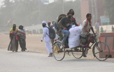Photo shows a rickshaw puller working at a dusty street in Dhaka  on Monday, November 25, 2019Mehedi Hasan/Dhaka Tirbune