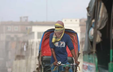 Photo shows a rickshaw puller working in the adverse dusty environment of Postogola area in Dhaka on Monday, November 25, 2019Mehedi Hasan/Dhaka Tirbune
