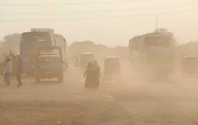 Locals crossing the dust filled roads of Postogola in Dhaka on Monday, November 25, 2019Mehedi Hasan/Dhaka Tirbune