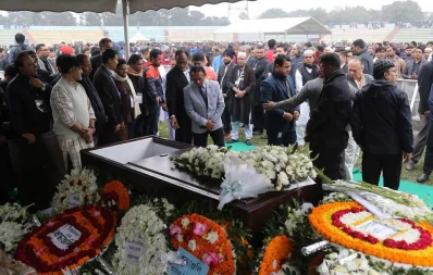 People from all walks of life pay tributes to Sir Fazle Hasan Abed, founder of worldu2019s largest non-governmental organization (NGO) Brac, at Army Stadium in Dhaka on December 22, 2019 | Mahmud Hossain Opu/Dhaka Tribune