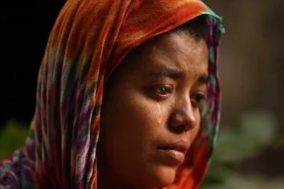 Ruma, lament over the death of his husband Alam who is a victim of the fire at a plastic factory in Dhakau2019s Keraniganj area, at Dhaka Medical College Hospital on Thursday, December 12, 2019 | Mahmud Hossain Opu/Dhaka Tribune