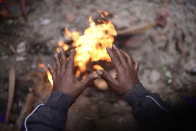 People try to warm them up during the cold wave | Mahmud Hossain Opu/Dhaka Tribune