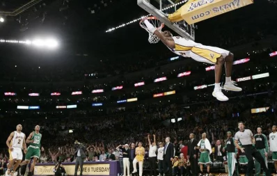 Kobe Bryant dunks against the Boston Celtics late in the fourth quarter during Game 5 of the NBA Finals basketball championship in Los Angeles on June 15, 2008 Reuters