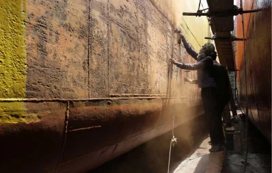 Workers at the dockyard on bank of the Buriganga river | Syed Zakir Hossain/Dhaka Tribune