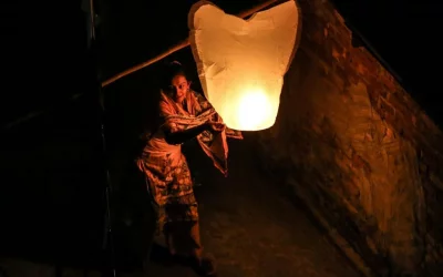 People of Dhaka celebrate the new years by flying lanterns in the Dhaka sky on Wednesday, January 1, 2020 Mahmud Hossain Opu/Dhaka Tribune