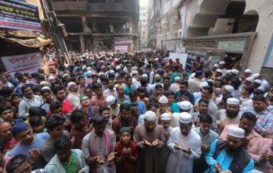 Muslims praying at Chawkbazar area of Dhaka on February 2019 Rajib Dhar/Dhaka Tribune