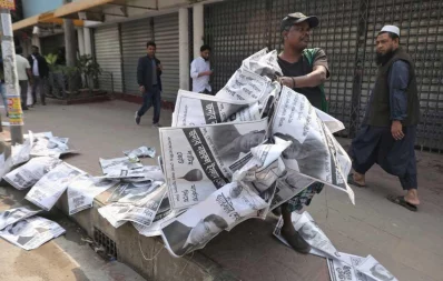 A city corporation worker takes down election posters, used in Dhaka city polls, on February 2, 2020 | Rajib Dhar/Dhaka Tribune