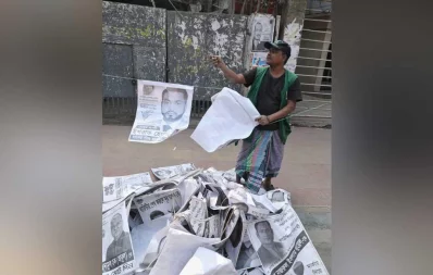 A city corporation worker takes down election posters, used in Dhaka city polls, on February 2, 2020 | Rajib Dhar/Dhaka Tribune