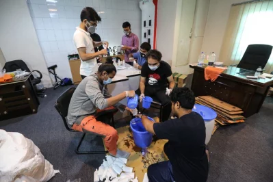 Buet students make hand sanitizers | Mahmud Hossain Opu/Dhaka Tribune