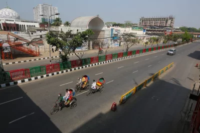 Empty road at New Market area Tuesday, March 31, 2020 Mahmud Hossain Opu/Dhaka Tribune