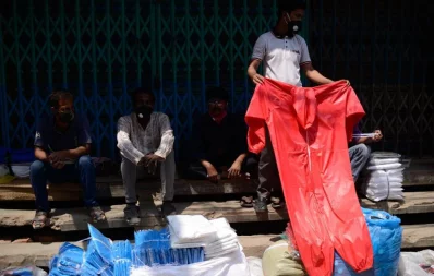 People selling locally produced hand sanitizers and PPE  in front of Mitford Hospital in DhakaMahmud Hossain Opu/Dhaka Tribune