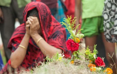 A family member cries in front of the grave of a Rana Plaza victim Syed Zakir Hossain/Dhaka Tribune