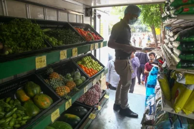 The mobile shop sells basic grocery items as well as fresh vegetables and fruitsnnMehedi Hasan/Dhaka Tribune