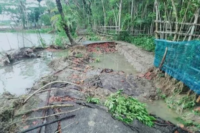 Remains of a concrete road in Pirojpur after Cyclone Amphan destroyed it. Photo taken on Thursday, May 21, 2020 | Dhaka Tribune