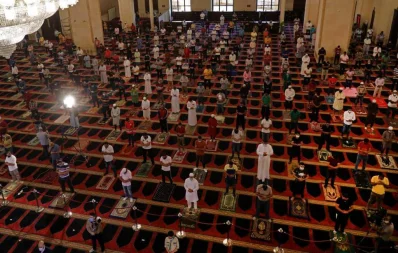 Muslim worshippers pray on the first day of Eid-ul-Azha at the Mohammad al-Amin Mosque, in Beirut on July 31, 2020 AFPn