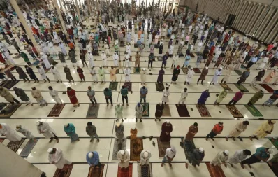 Muslim performing Eid prayer by maintaining social distancing as much as possible on Saturday, August 1, 2020 Rajib Dhar/Dhaka Tribune
