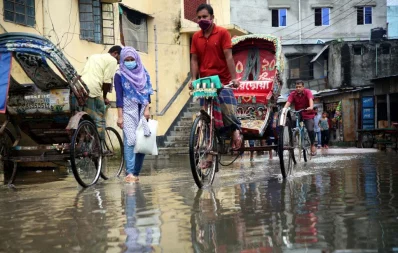 Water seeps into several areas due to heavy rainfall in Uttar Badda area of Dhaka on Saturday, October 24, 2020 Dhaka Tribune