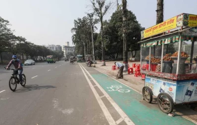 In pictures: Occupying bicycle lane illegally