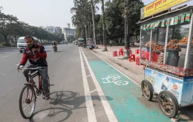 In pictures: Occupying bicycle lane illegally