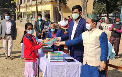 Textbook distribution in progress at Banglahili Pilot School and College in Hili, Dinajpur on Friday, January 1, 2021 Dhaka Tribune