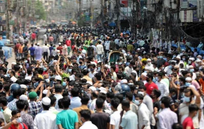 Several hundred shop owners and employees stage a demonstration for the second day at Dhakau2019s Nilkhet area, protesting the governments decision to shut down all shopping malls and markets during the weeklong lockdown Mahmud Hossain Opu/Dhaka Tribune