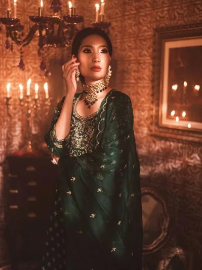 Rendezvous of fashion and fantasy