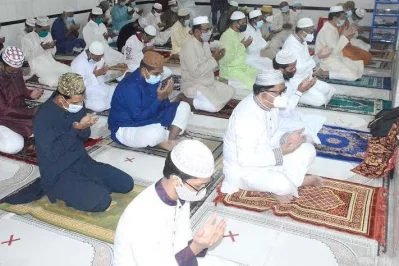 Devotees attend Eid congregation in Dinajpur Dhaka Tribune