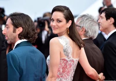 Marion Cotillard in a breathtaking silver Chanel gown