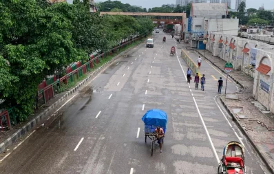 The ever busy road in front of Dhakau2019s New Market is also seen empty Syed Zakir Hossain/Dhaka Tribune