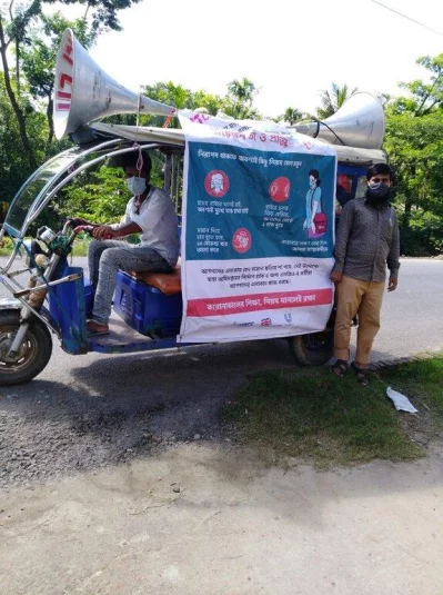 BRAC volunteer spreading COVID-19 awareness messagesn