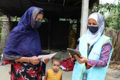 BRAC Shasthya Kormi providing vaccination registration support to a beneficiary during a household visitn