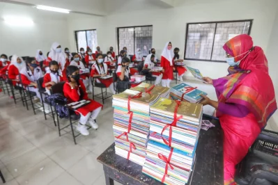 In pictures: Schoolchildren get new books in new year