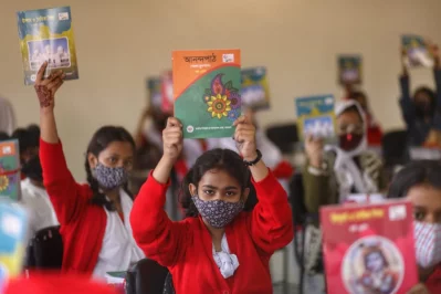 In pictures: Schoolchildren get new books in new year