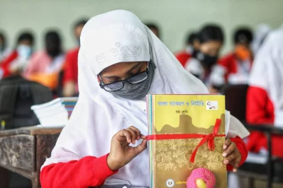 In pictures: Schoolchildren get new books in new year