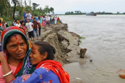 In pictures: Padma erosion turns worse in Mushiganj