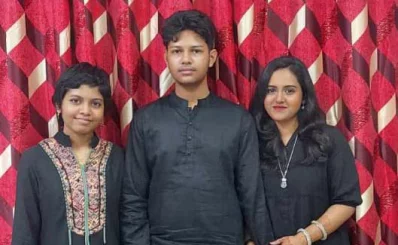 Tanjil Abdullah along with his two sisters Mahiya Mahi and Mithila Farzana Mim . Photo Credit: Dhaka tribune