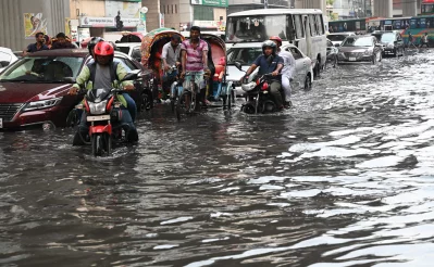 Vehicles are submerged as Dhaka experiences a sudden and continuous downpour for an hour in the afternoon causing waterlogging at Motijheel area in Dhaka on Wednesday, August 9, 2023. Photo: Dhaka Tribune