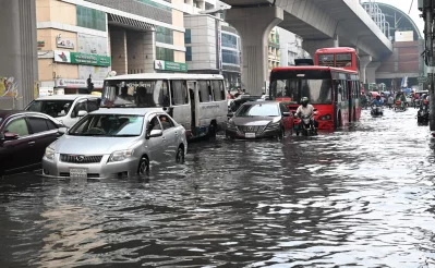 Vehicles are submerged as Dhaka experiences a sudden and continuous downpour for an hour in the afternoon causing waterlogging at Motijheel area in Dhaka on Wednesday, August 9, 2023. Photo: Dhaka Tribune