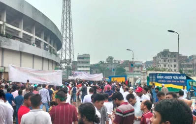 Leaders and activists of the Dhaka Metropolitan South BNP assembles in the Kamalapur Stadium area to participate in a mass rally focusing on their one-point demand on Friday, August 11, 2023. Photo: Dhaka Tribune